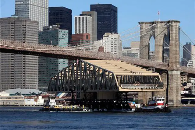 Approaching the Brooklyn Bridge